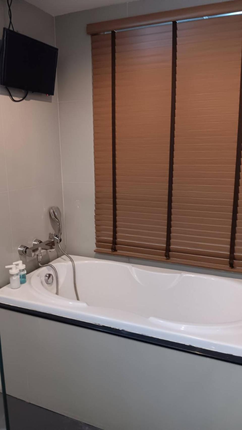 J Residence Thonglor 8 Бангкок Экстерьер фото