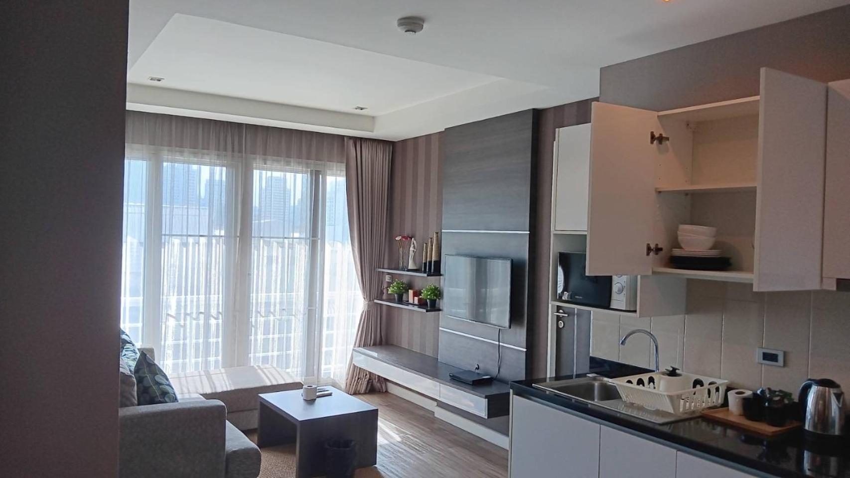 J Residence Thonglor 8 Бангкок Экстерьер фото
