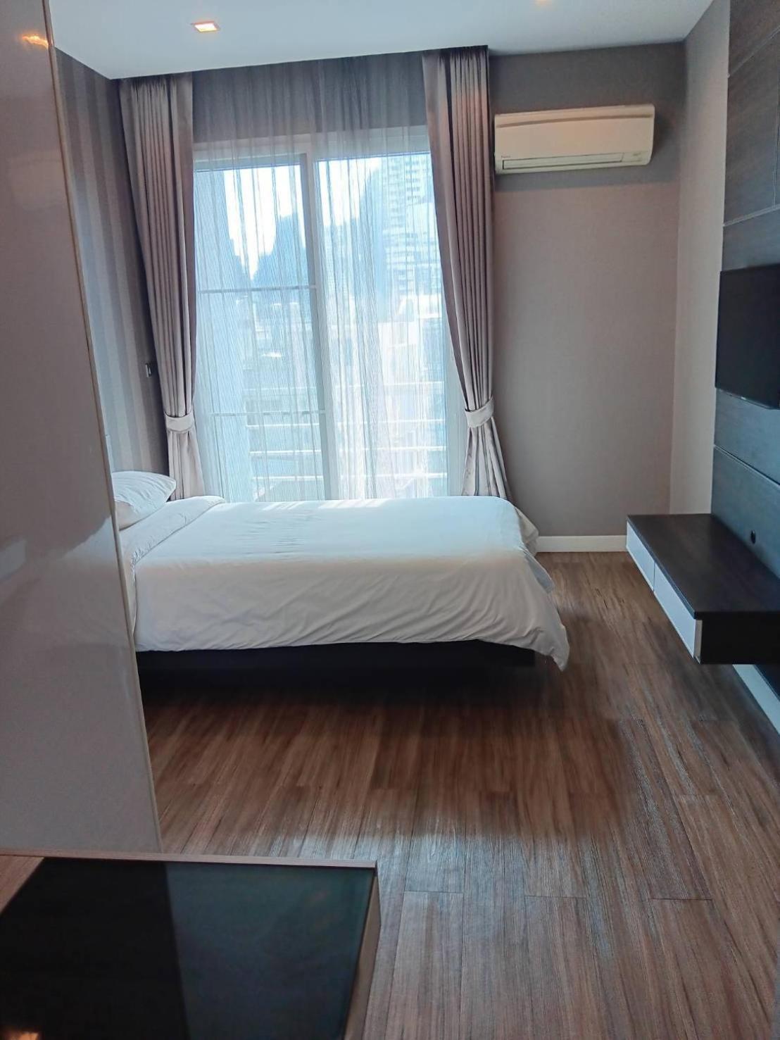 J Residence Thonglor 8 Бангкок Экстерьер фото